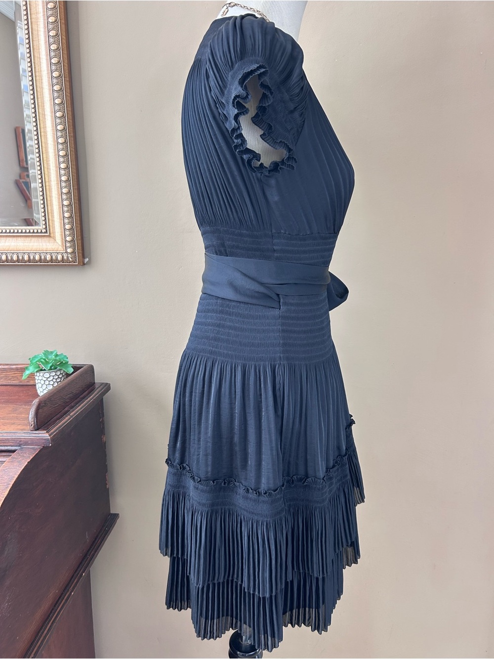 Diane von Furstenberg Pamelot Wrap Dress Black Pleated Satin Short Sleeve Size 6 - Picture 7 of 12